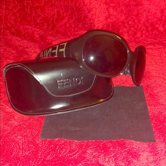 Fendi Accessories - Fendi Black Round Sunglasses